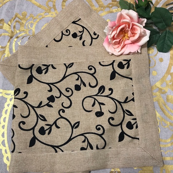 Table Runner - Picture 2 of 6